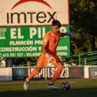 El porter de 17 anys Dani Martín durant un partit de pretemporada del Rayo Majadahonda.