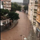Varias calles en l'Ampolla se ha inundado a causa de la lluvia.