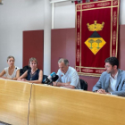 Fotografía de la rueda de prensa que ha llevado a cabo el grupo municipal socialista de Vandellòs y L'Hospitalet de l'Infant esta mañana.