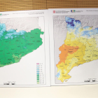 Dos mapas que muestran la pluviometría y las temperaturas anuales para el período 1991-2020 según el Atlas climático de Cataluña.