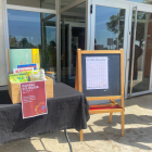 Venta de tiquets delante de la Escuela Pompeu Fabra.