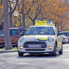 Imatge d'arxiu d'unes pràctiques de conduir amb el cotxe d'una autoescola de Tarragona.