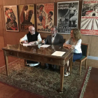 El periodista i escriptor Jesús Conte signa la donació del seu fons de documentació històrica i política a l'Arxiu Montserrat Tarradellas i Macià del Monestir de Poblet.