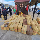 Haixix interceptat pels Mossos en una embarcació al Port Ginesta de Sitges.