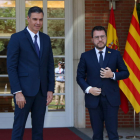 Pedro Sánchez i Pere Aragonès a l'arribada del president de la Generalitat al Palau de la Moncloa.