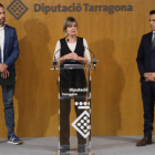La presidenta de la Diputació de Tarragona, Noemí Llauradó; amb l'alcalde de l'Espluga de Francolí, Josep Maria Vidal; i el director de l'ACA, Samuel Reyes.