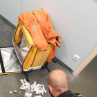 Imatge de la droga i els bitllets intervinguts al repartidor a Reus.