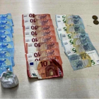 Dinero en efectivo y cocaína en droga intervenida a un detenido en Tortosa.