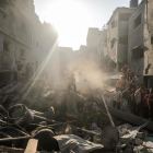 Una casa destruida tras un ataque aéreo israelí en el campo de refugiados occidental de Shati, en el oeste de la Franja de Gaza.