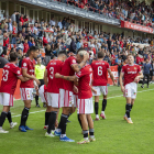 Jugadors del Nàstic celebrant un gol.