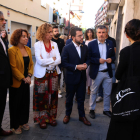 El president de la Generalita durant la seva visita als habitatges socials comprats pel Govern a Salt (Girona), ahir.