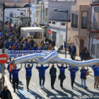 La marcha para reclamar que lleguen sedimentos para proteger el delta del Ebro, por su paso por Sant Jaume d'Enveja.