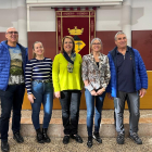 La alcaldesa, Assumpció Castellví; y la concejala de Deportes, Yolanda Marqués, con los representantes de las entidades locales que organizan la carrera.