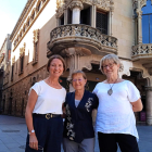 Teresa Llorach, Carme Puyol i Lena Paüls, a la plaça del Mercadal de Reus.