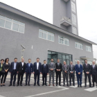 El conseller Torrent, en una foto de família en la inauguració del centre d'Idiada a la Xina.