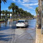 L'avinguda Jaume I completament inundada aquest matí.