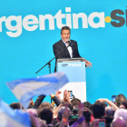 El candidato presidencial Sergio Massa habla tras conocerse los resultados de la primera vuelta de las elecciones argentinas, en Buenos Aires