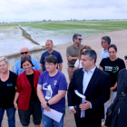 Representantes de propietarios demandantes, del Col·lectiu Ronda, técnicos y entidades del delta del Ebro que han apoyado la demanda, fotografiados en la zona del Fangar.