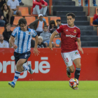 Mario Rodríguez conduïnt la pilota durant el partit contra la Real Sociedad B del darrer diumenge.