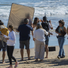 Sessió fotogràfica publicitària a la platja dels Capellans, a Cala Romana.