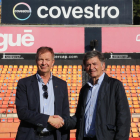 El president del Nàstic, Josep Maria Andreu, i el director general de Covestro España, Andrea Firenze han formalitzat l'acord.
