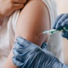 Imatge d'una persona vacunant-se.
