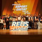 Els guanyadors del diferents guardons amb l'alcaldessa, Sandra Guaita, i el regidor de Salut i Esports, Enrique Martín.