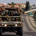 Soldats israelians a bord d'un vehicle militar.