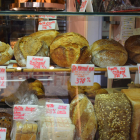 Pans, pastes i barres de pa al forn Mistral de Barcelona.