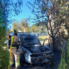 Imatge de com ha quedat el cotxe després de l'incendi.