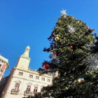 L'Ajuntament de Reus amb un arbre de Nadal.