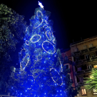 Imagen del árbol de navidad de Tarragona, iluminado.