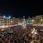 Imatge de l'espectacle de l'encesa de llums a la plaça del Mercadal de Reus.