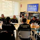 Representats de la Policia Local, Mossos d’Esquadra, Policia Nacional i Guàrdia Civil reunits a Coma-ruga.