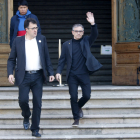 La sortida del TSJC del president del Consell Nacional d'ERC, Josep Maria Jové, i del diputat d'ERC Lluís Salvadó.