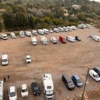 Denuncien que els campistes duen diversos dies aparcat en el pàrquing.