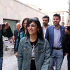 La líder d'Aliança Catalana, Sílvia Orriols, arriba a la seu del partit a Ripoll.