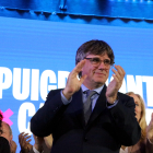 Puigdemont recibiendo aplausos de algunos de los presentes en el pabellón de Argelès