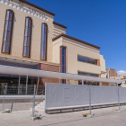 El mur que es modificarà es troba adjunt a la nova rampa d’accés a la plaça elevada del Mercat Central.