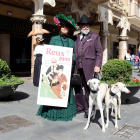 Una parella vestida amb la indumentària del 1900.