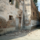Una de les edificacions més malmeses de l'antic Balneari de Porcar que es derruiran per reurbanitzar i rehabilitar la zona.
