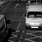 Imatge d'una càmera de l'Ajuntament de Barcelona que va provocar la sanció a un cotxe que era remolcat per una grua municipal.