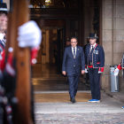 El nou president del Parlament, Josep Rull, passa revista a la guàrdia d'honor dels Mossos d'Esquadra