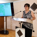 Dolors Vázquez presenta el mapa de la distribució dels refugis climàtics de Reus.