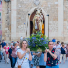 Imatge de l’inici de la professó de les Torxes, que va tenir lloc a les escales de la Parròquia de Sant Pere.