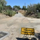 Una màquina treballant al camí del Burgar.