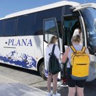 Imatge d’un dels autocars de la línia entre la Pineda, Salou i l’Aeroport de Reus