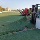 Màquines treballant al camp del CE Vendrell.