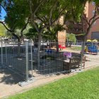 Se substituiran les molles del parc de la plaça Domènech Batet i Mestres i Mestres per unes aptes per a nens amb capacitats diverses