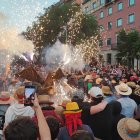 El Griu Petit va néixer l’any 2019 de la mà de l’Associació de Veïns Vall de l’Arrabassada i Músics, que aquell any van organitzar una Mostra de Bestiari Singular de Foc.